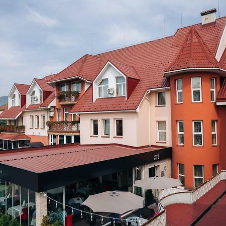 V&P Hotel & Restaurant Khust Exterior photo