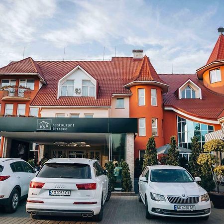 V&P Hotel & Restaurant Khust Exterior photo