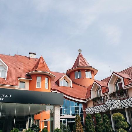V&P Hotel & Restaurant Khust Exterior photo