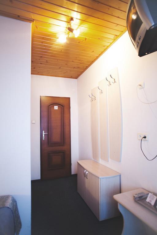 V&P Hotel & Restaurant Khust Room photo