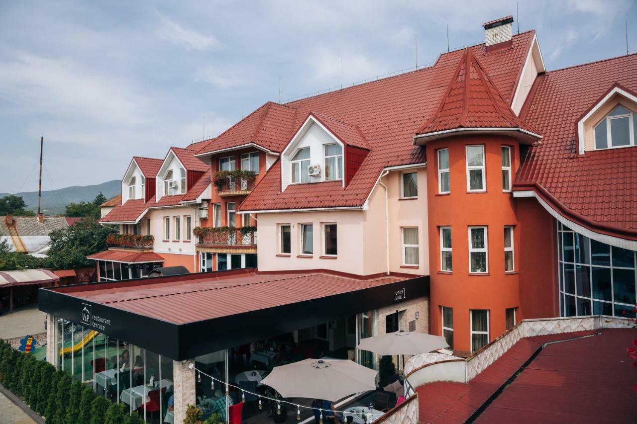 V&P Hotel & Restaurant Khust Exterior photo