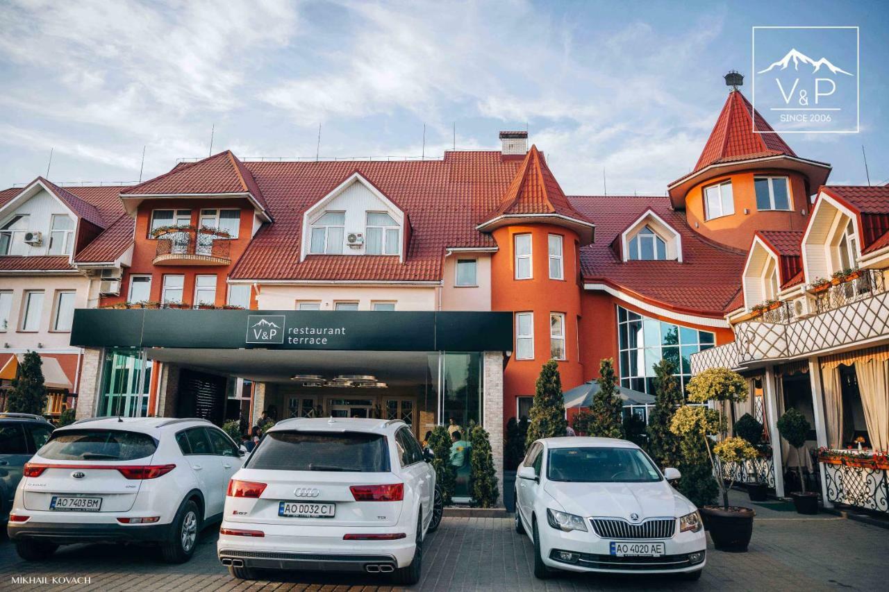 V&P Hotel & Restaurant Khust Exterior photo