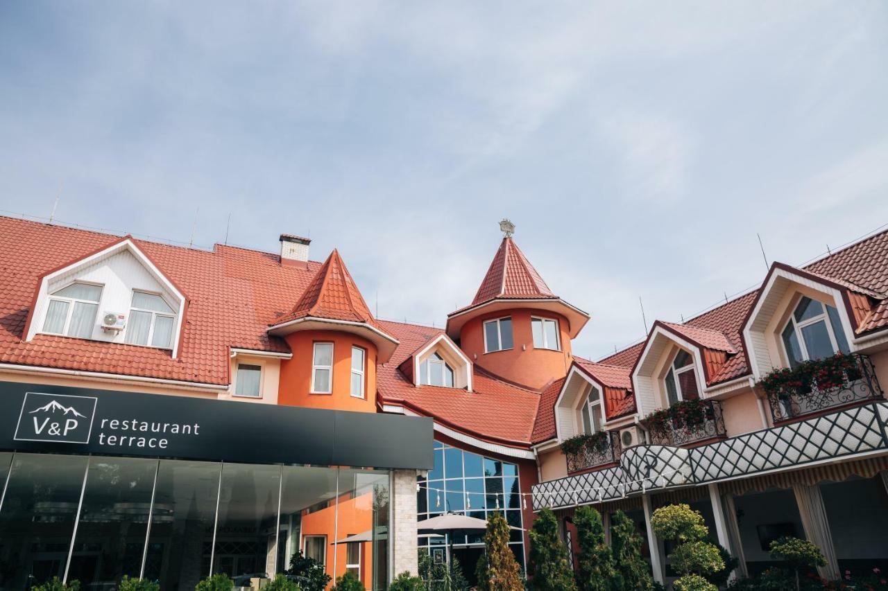 V&P Hotel & Restaurant Khust Exterior photo